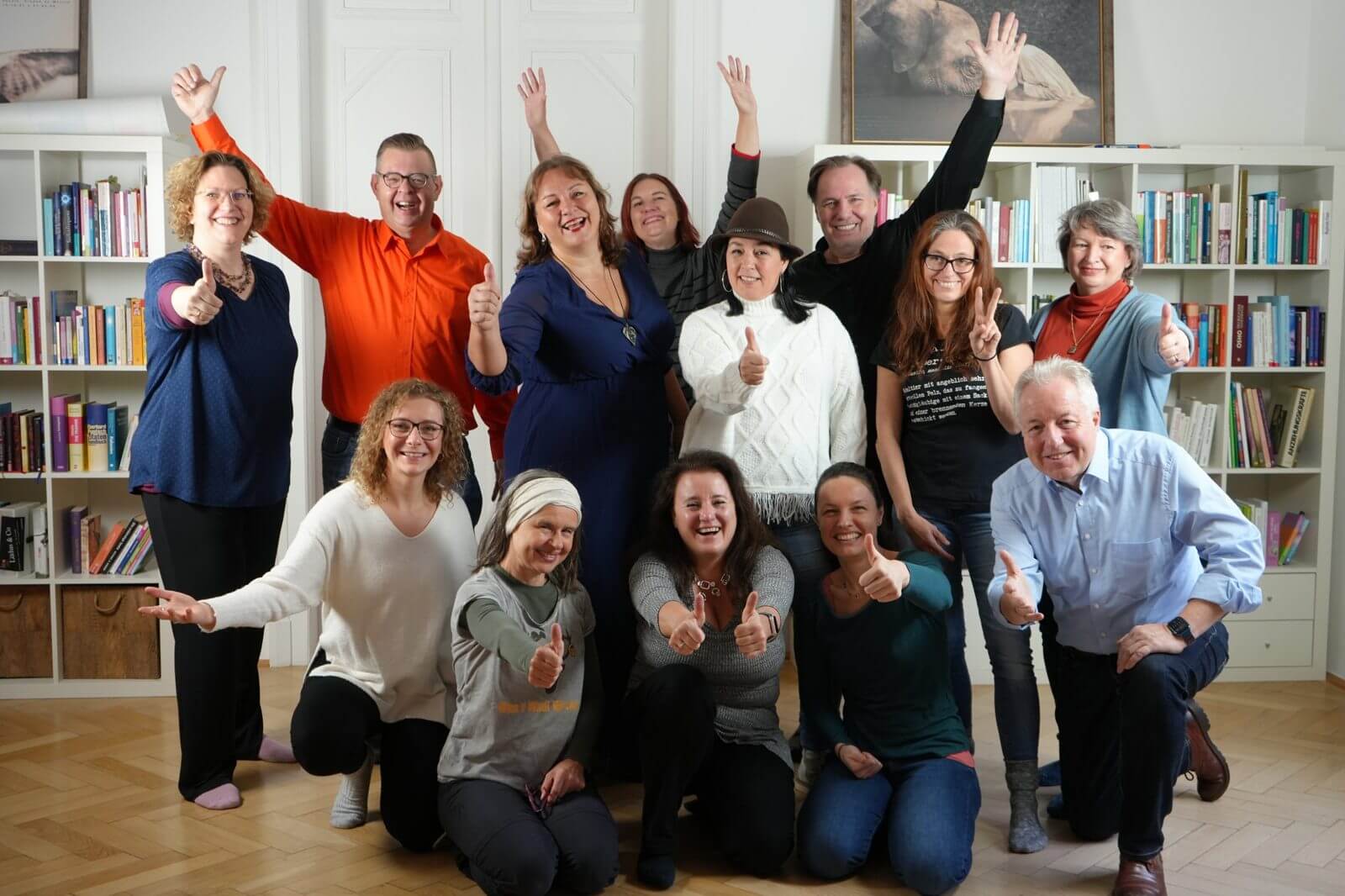 Jubelnde Gruppe bei einem Event von Meike Hohenwarter
